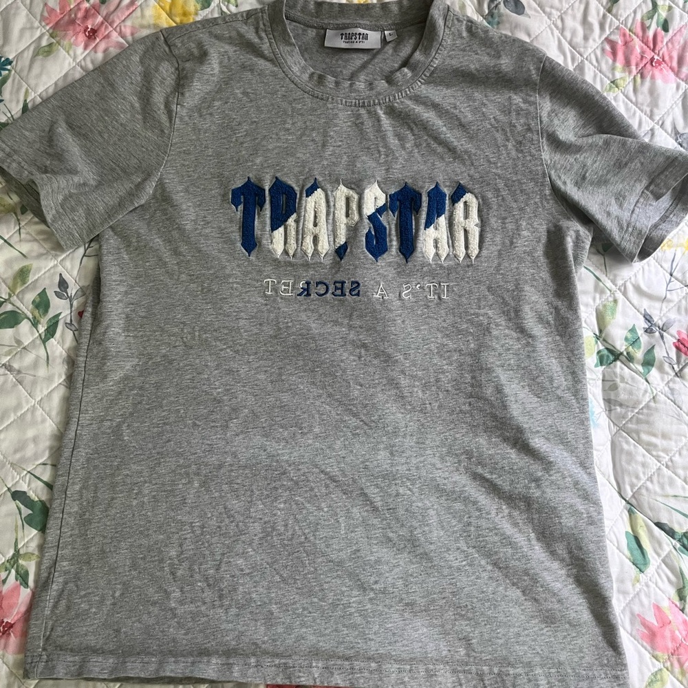 Trap Star Grey Short sleeve Tee.